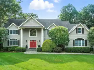 Elegant Colonial Living in the Heart of Briarcliff Manor
