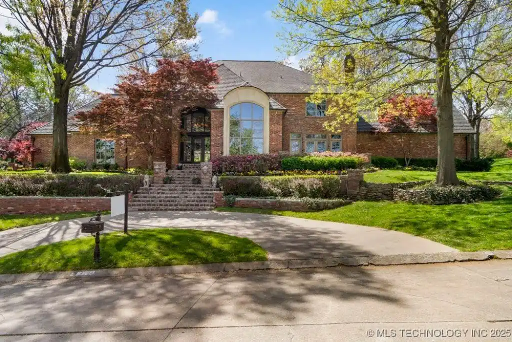Unique Original Owner Home in Hunters Pointe