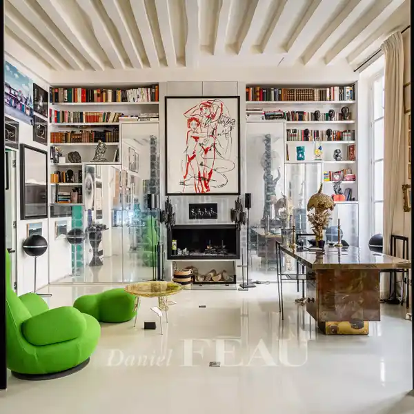 ELEGANT METICULOUSLY RENOVATED APARTMENT
