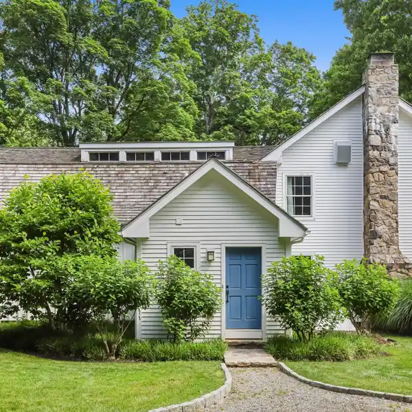 TIMELESS MODERN FARMHOUSE ON FIVE ACRES