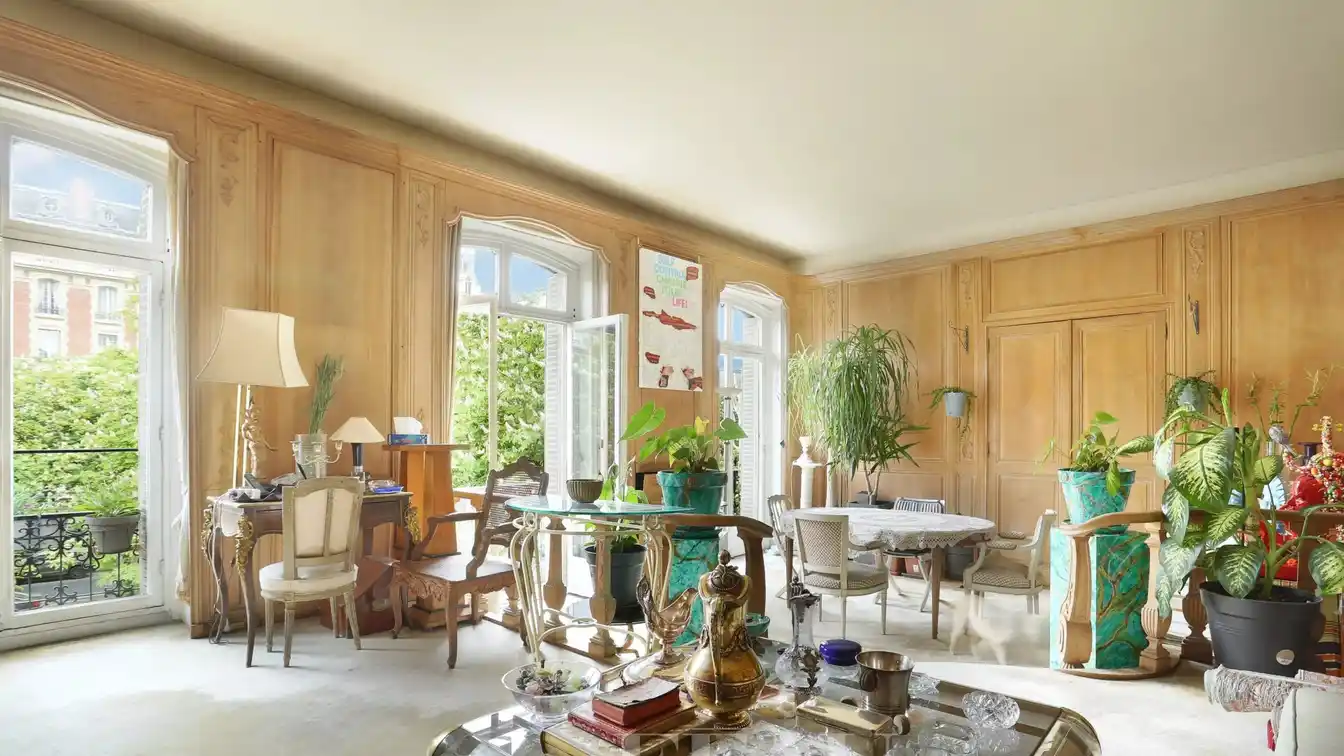 Light-filled First Floor Apartment in a Private Mansion