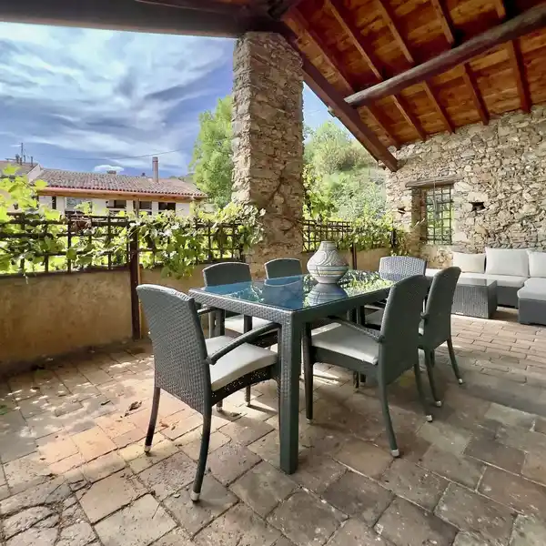 LUXE LIVING IN LUGANO'S TRANQUIL NEIGHBORHOOD