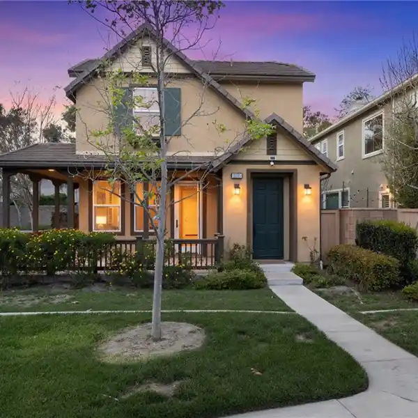 LUXURY LIVING IN SOUGHT-AFTER COLUMBUS SQUARE