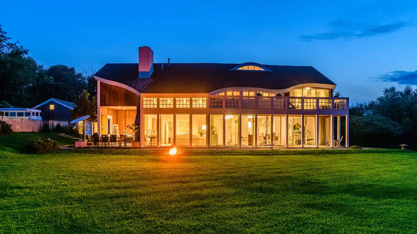 The Wave - a Beautiful Home in the Heart of Southampton Village