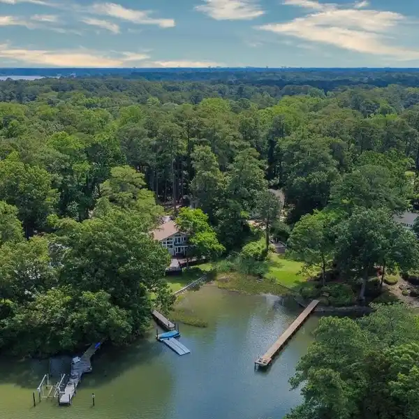 MID-CENTURY CONTEMPORARY WATERFRONT HOME
