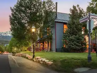 Historic Breckenridge Victorian Steps from Main