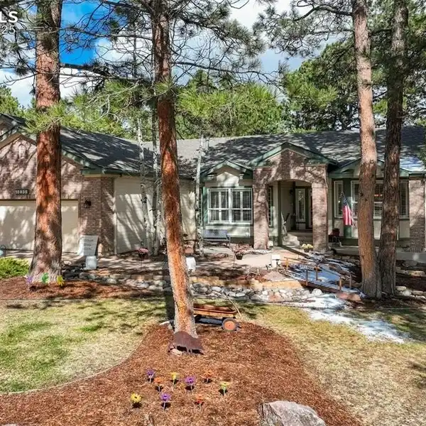 BEAUTIFUL HOME IN THE FOX RUN AREA