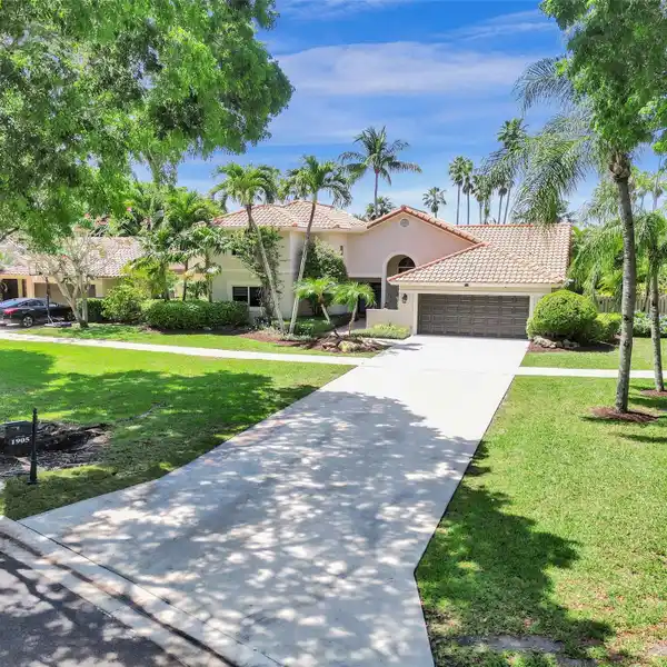 STYLE AND COMFORT IN THE OAKS AT COUNTRY ISLES
