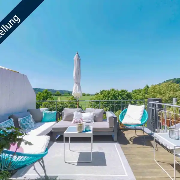 INVITING HOME IN SPECTACULAR CONDITION
