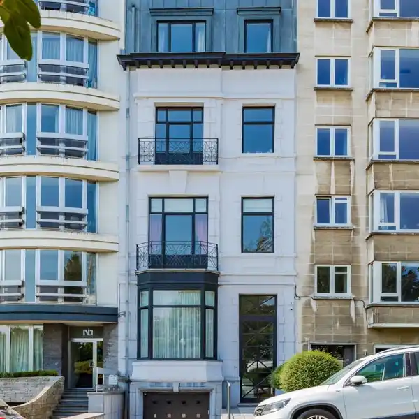 EXCEPTIONAL CONTEMPORARY MANSION WITH A CLASSICAL SPIRIT