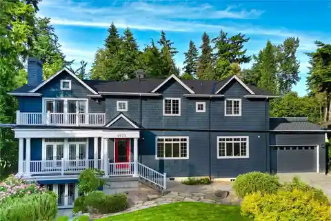 Wonderfully Imagined Residence Above the West Side Shores