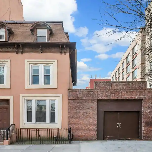 RARE TOWNHOUSE AND GARAGE COMBINATION