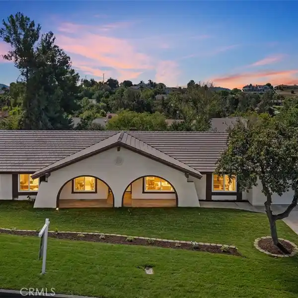 FULLY REMODELED MEADOWVIEW MASTERPIECE
