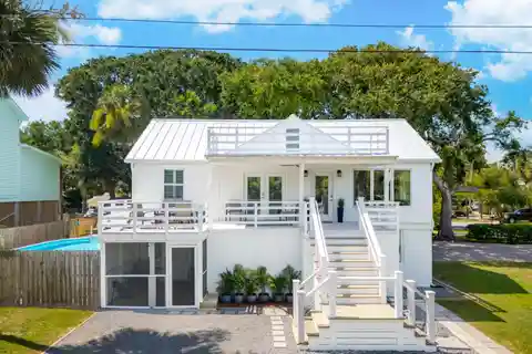 Renovated Duplex Steps from Isle of Palms Beach