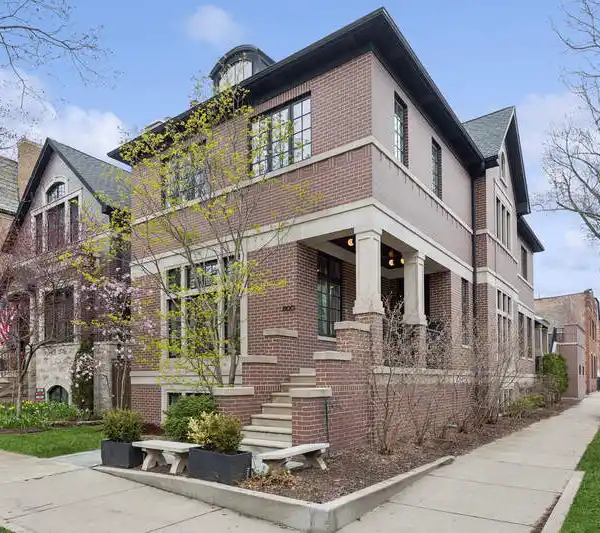 SENSATIONAL HOME IN AN INCREDIBLE LOCATION