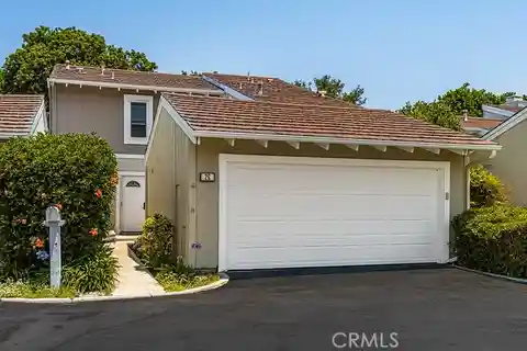 Beautifully Maintained 2-Story Townhouse