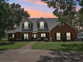 Lovely Pool Home in a Peaceful Setting