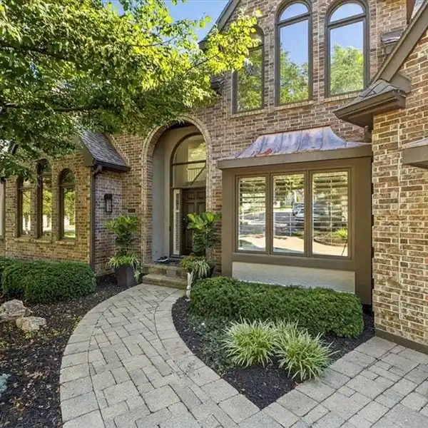 THE ULTIMATE IN GOLF COURSE LIVING