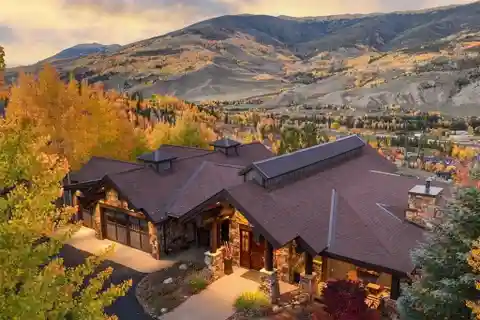 Thoughtfully Designed Home in Prestigious Three Peaks