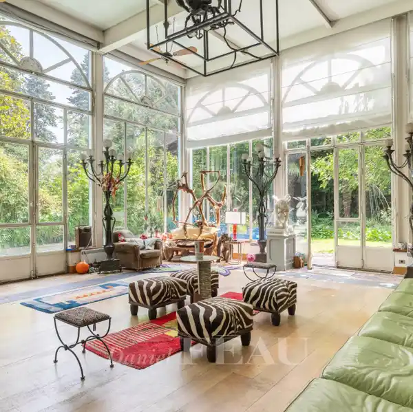 ELEGANT PROPERTY WITH BEAUTIFUL PERIOD FEATURES