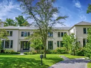 East Glencoe Stunner