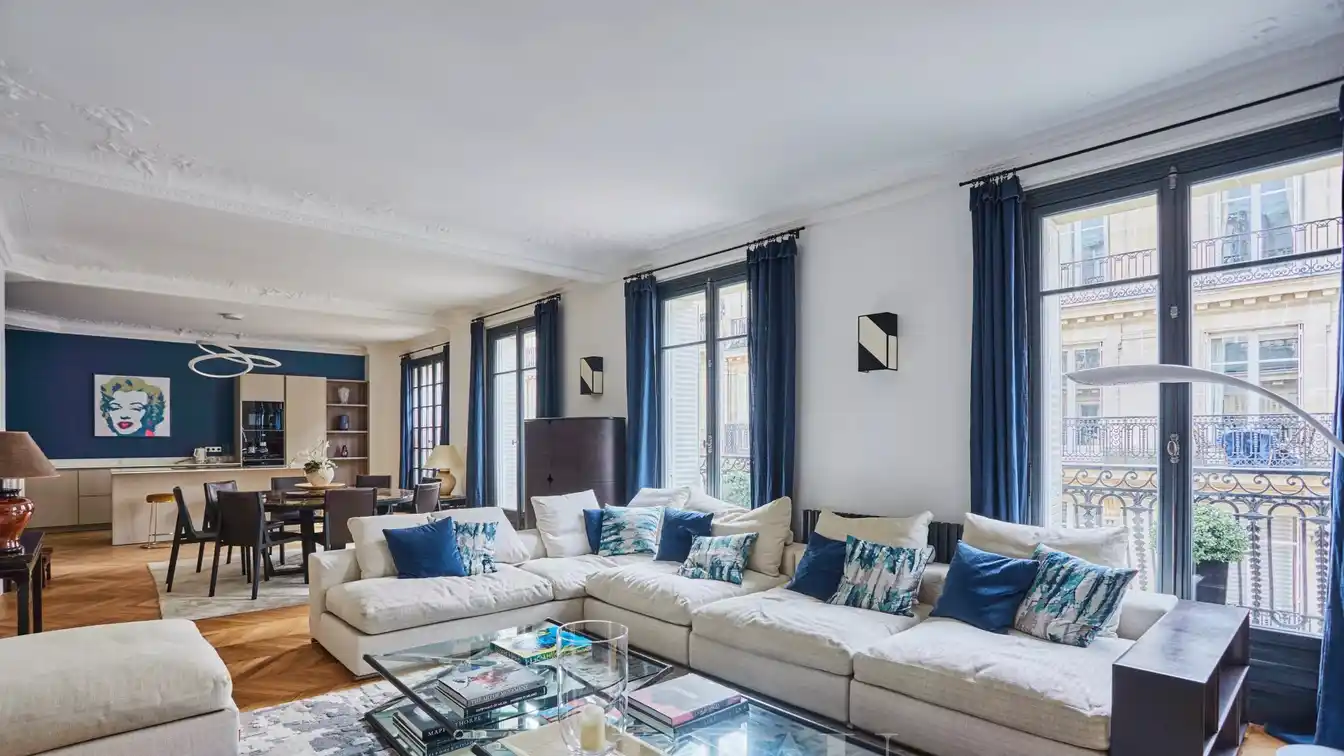 High-floor Four Bedroom Apartment in Rare Location