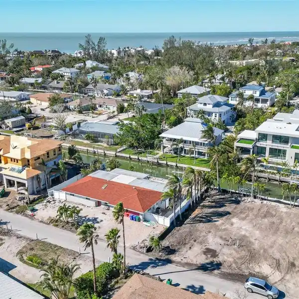 INCREDIBLE OPPORTUNITY IN BAYVIEW ESTATES