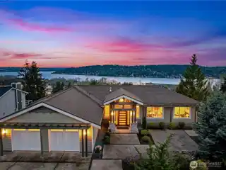 Contemporary Home Above Lake Washington