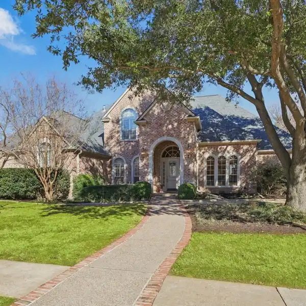 CUSTOM TRADITIONAL HOME IN DESIRABLE CALDWELL'S CREEK