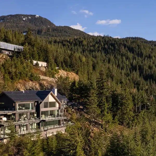 LUXE MOUNTAIN RESIDENCE IN SUNRIDGE