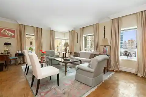 Graceful High-Floor Home on Park Avenue