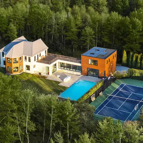 MODERN MASTERPIECE IN SOUTHAMPTON
