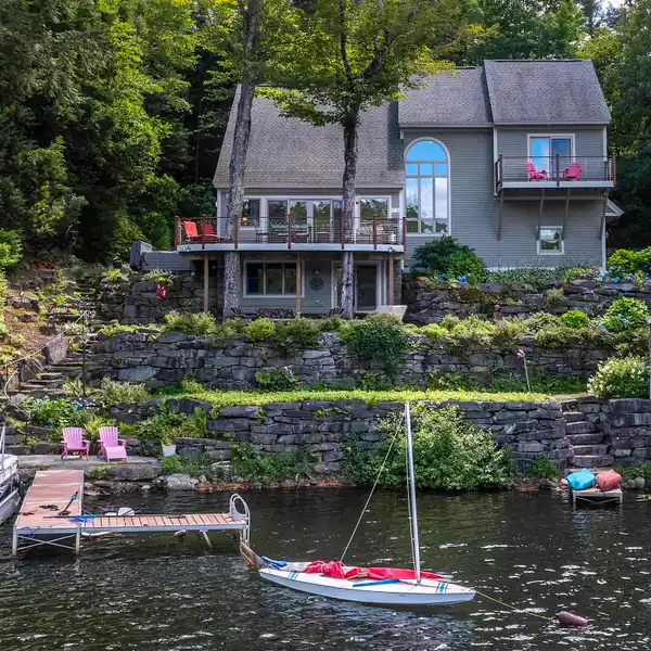 SPECTACULAR LAKEFRONT LIVING
