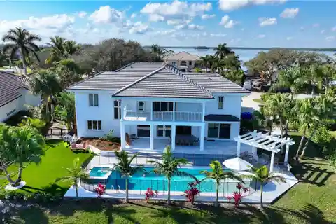 Palatial Home of Luxurious Living