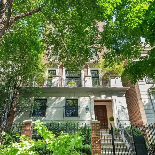 MASTERFULLY DESIGNED RESIDENCE IN HEART OF CITY