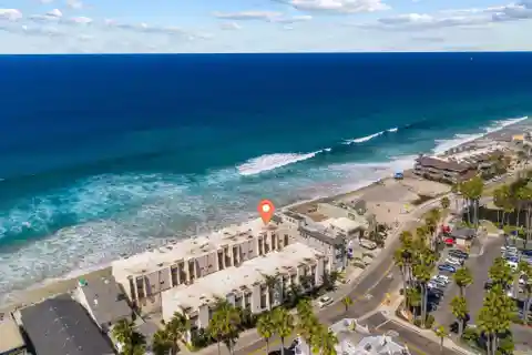 Oceanfront Townhome with Panoramic White Water Views