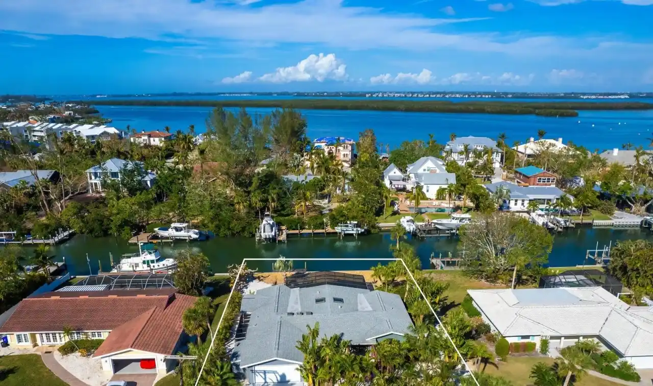 Exceptional Canal-front Opportunity