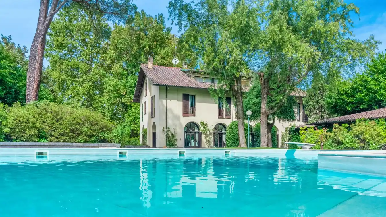 Historic Villa Facing the Ticino River