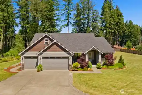 Idyllic Living on Five Acres