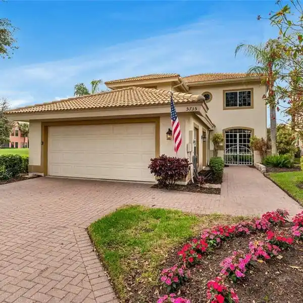 IMPRESSIVE SPACIOUS DETACHED VILLA HOME