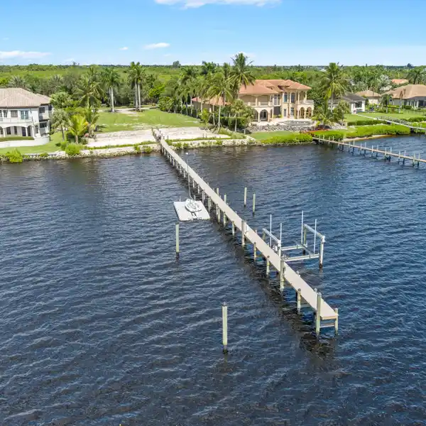 PREMIER WATERFRONT IN A SOUGHT-AFTER LOCATION