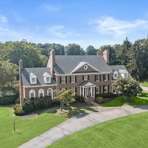 TIMELESS DESIGN WITH MODERN SOPHISTICATION