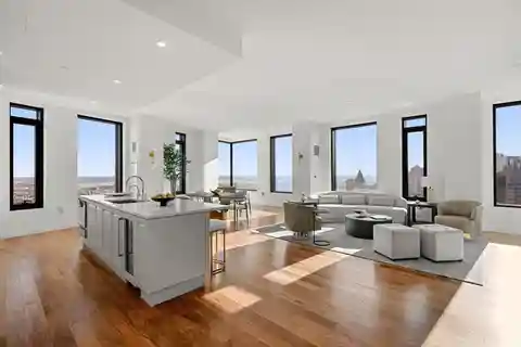 Corner Penthouse Overlooking the Greenway