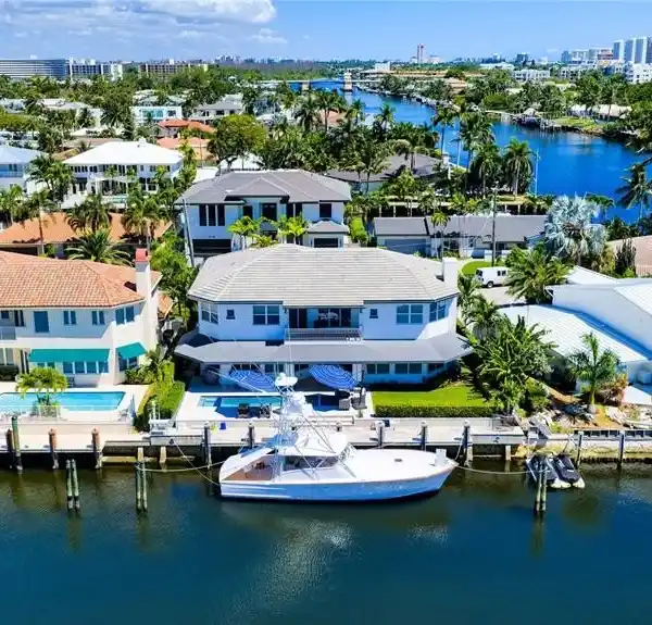 COASTAL-INSPIRED DEEPWATER ESTATE