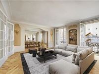 SUPERB SEVEN-ROOM APARTMENT