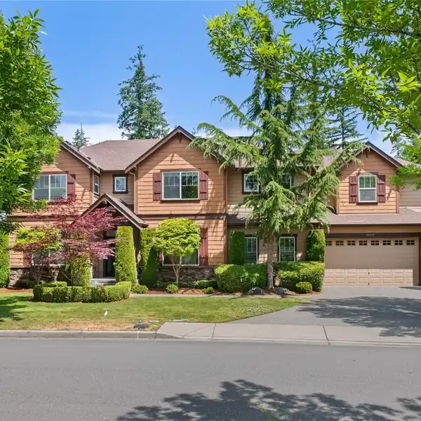 EXPANSIVE MURRAY FRANKLYN HOME
