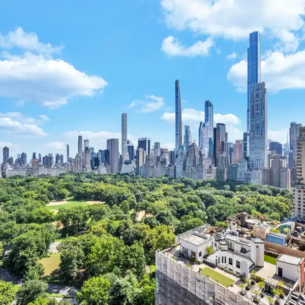 SPACIOUS CORNER TWO BEDROOM APARTMENT WITH BREATHTAKING PARK VIEWS
