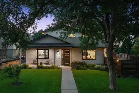 Modern and Sophisticated Home in Austin