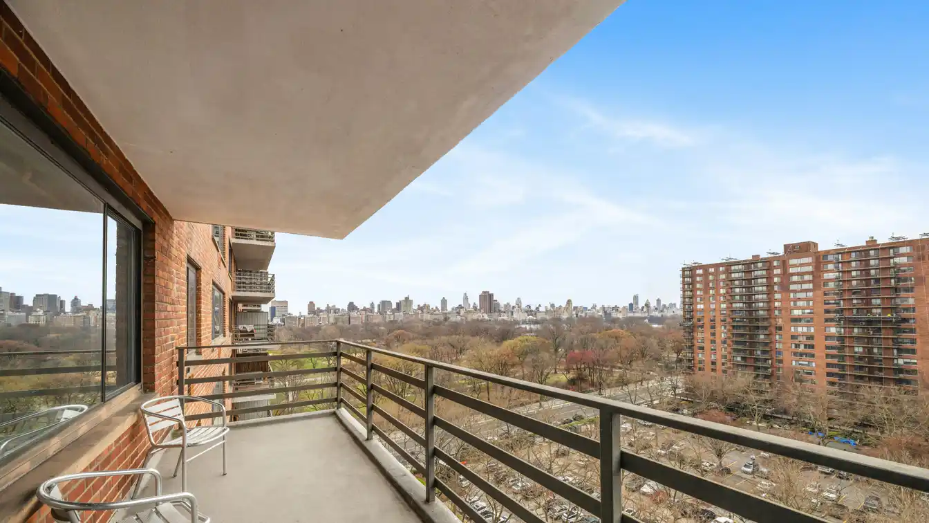 Fully-renovated Oversized One Bedroom