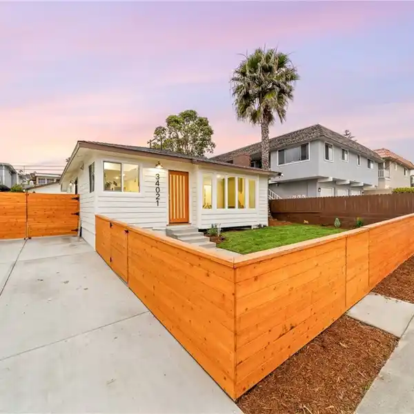 FULLY RENOVATED TURNKEY RESIDENCE IN THE LANTERN DISTRICT